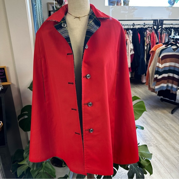 Vintage plaid reversible Cape with Red Lining - Picture 11 of 11